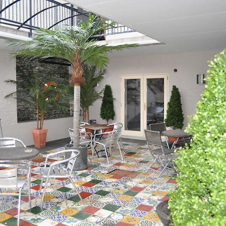 Quinlan & Cooke Boutique Townhouse And Qcs Seafood Restaurant Hotel Кахерсивен Екстериор снимка