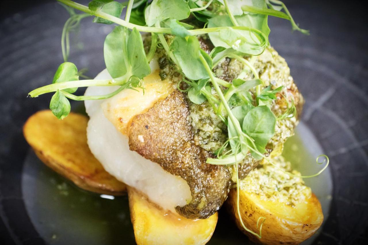 Quinlan & Cooke Boutique Townhouse And Qcs Seafood Restaurant Hotel Кахерсивен Екстериор снимка
