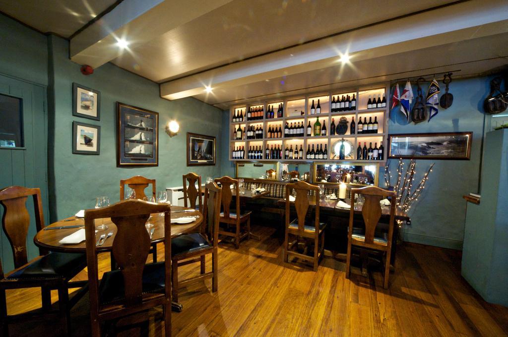 Quinlan & Cooke Boutique Townhouse And Qcs Seafood Restaurant Hotel Кахерсивен Екстериор снимка