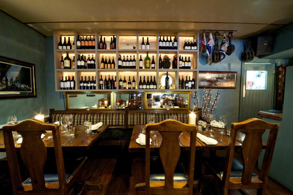 Quinlan & Cooke Boutique Townhouse And Qcs Seafood Restaurant Hotel Кахерсивен Екстериор снимка