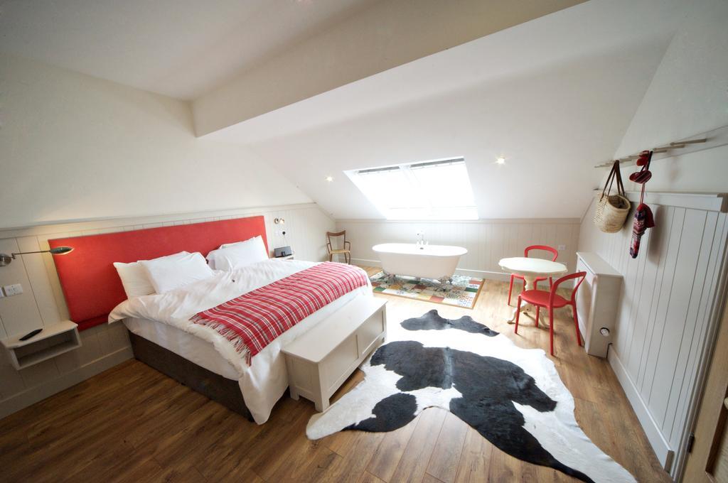 Quinlan & Cooke Boutique Townhouse And Qcs Seafood Restaurant Hotel Кахерсивен Стая снимка